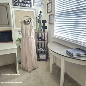 Elegant Women's Blush Lace & Pleated Maxi Dress